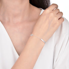 Cargar imagen en el visor de la galería, Pulsera de Cruz con Plaquita para Bebé/Niño en Plata 925