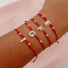 Cargar imagen en el visor de la galería, Pulsera de Dama Hilo Rojo con Letra en Plata 925