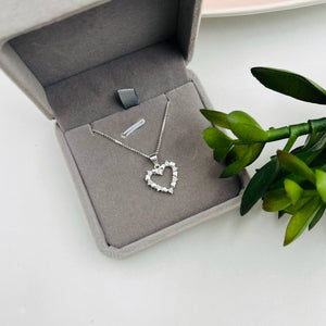 Cadena con Dije de Corazón con circones blancos en Plata 925
