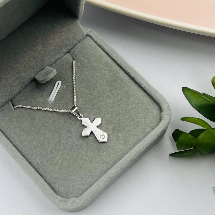 Cadena con Dije de Cruz con Circón en Plata 925