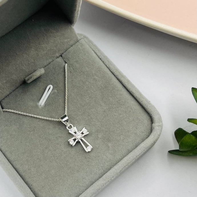 Cadena con Dije de Cruz con Circones en Plata 925