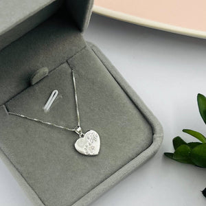 Cadena con Dije De Corazón con Huellitas en Plata 925