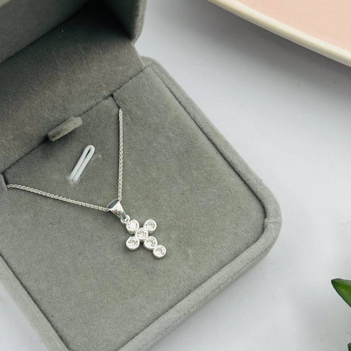 Cadena con Dije de Cruz Punto Luz en Plata 925