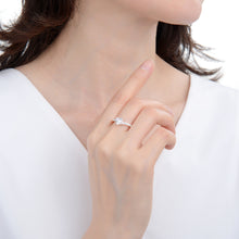 Cargar imagen en el visor de la galería, Anillo de Corazón con Circón Blanco en Plata 925
