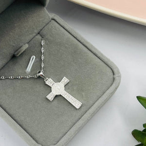 Cadena con Dije de Cruz San Benito en Plata 925