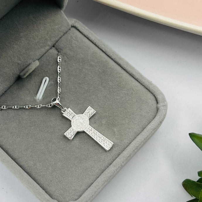 Cadena con Dije de Cruz San Benito en Plata 925