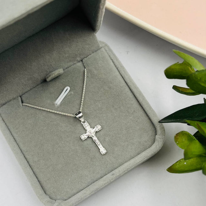 Cadena con Dije de Cruz con Cristo en Plata 925