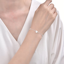 Cargar imagen en el visor de la galería, Pulsera de Corazones con Nácar en Plata 925
