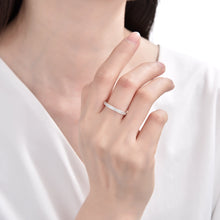 Cargar imagen en el visor de la galería, Anillo Sin Fin Modelo Zola en Plata 925
