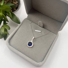 Cargar imagen en el visor de la galería, Cadena con Dije Punto Luz Azul 10mm en Plata 925
