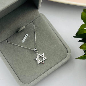Cadena con Estrella de David con Circones en Plata 925