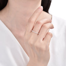 Cargar imagen en el visor de la galería, Anillo Sin Fin Modelo Camila en Plata 925
