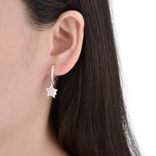 Cargar imagen en el visor de la galería, Argollas Huggies 12mm de Estrella en Plata 925
