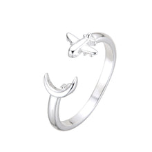 Cargar imagen en el visor de la galería, Anillo Ajustable de Avión y Luna en Plata 925
