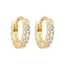 Cargar imagen en el visor de la galería, Argollas Huggies 10mm Modelo Ananda en Plata 925 con Baño de Oro

