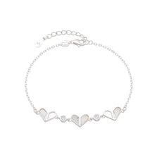 Cargar imagen en el visor de la galería, Pulsera de Corazones con Nácar en Plata 925
