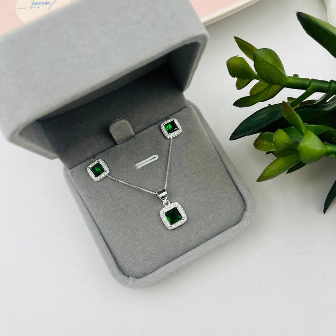 Juego Cuadrado con Circon Verde en Plata 925
