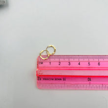 Cargar imagen en el visor de la galería, Argollas Semi Diamantadas 10mm en Oro 18k
