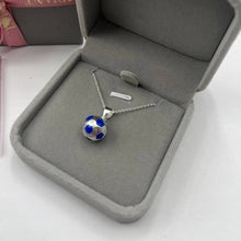 Cargar imagen en el visor de la galería, Cadena con Dije de Pelota de Fútbol Azul en Plata 925
