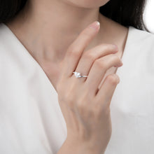 Cargar imagen en el visor de la galería, Anillo Liso con Corazón en Plata 925
