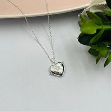 Cargar imagen en el visor de la galería, Cadena con Relicario de Corazon con Circones Plata (925)
