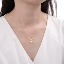 Cargar imagen en el visor de la galería, Gargantilla de Corazon con Bolas Diamantadas en Plata 925 con Baño de Oro
