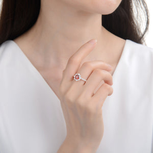 Anillo de Flor con Circón Rojo en Plata 925
