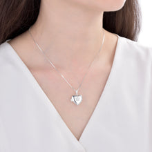 Cargar imagen en el visor de la galería, Relicario de Corazon con Circones Plata (925)

