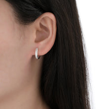 Cargar imagen en el visor de la galería, Argollas Huggies Modelo Alejandra 14mm en Plata 925
