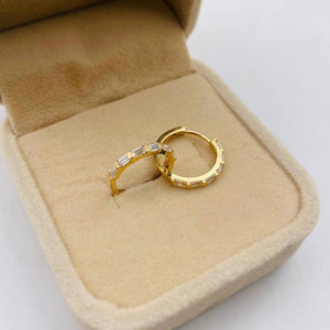 Argollas Huggies Baguette 12mm en Oro 18k