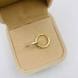 Argollas Huggies Baguette 12mm en Oro 18k