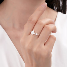 Cargar imagen en el visor de la galería, Anillo Ajustable de Flor y Punto Luz LV en Plata 925

