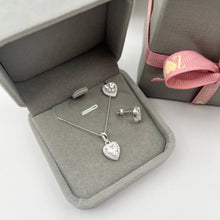 Cargar imagen en el visor de la galería, Juego de Corazón Blanco con Circones en Plata 925
