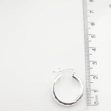 Cargar imagen en el visor de la galería, Argollas Modelo Cinthia 22mm en Plata 925
