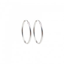 Cargar imagen en el visor de la galería, Argollas Lisas Cierre Clásico 18mm (1.6) en Plata 925
