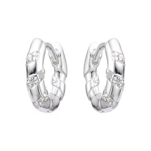 Cargar imagen en el visor de la galería, Argollas Huggies 10mm con Entorchado en Plata 925
