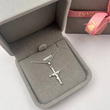 Cargar imagen en el visor de la galería, Cadena con Dije de Cristo 25x15mm en Plata 925
