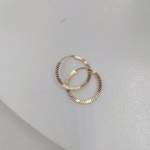 Cargar imagen en el visor de la galería, Argollas Diamantadas 13mm en Oro 18k
