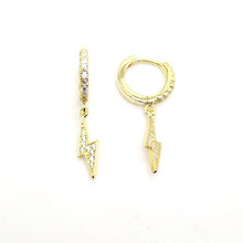 Cargar imagen en el visor de la galería, Argollas Huggies 14mm con Rayito en Plata 925 con Baño de Oro
