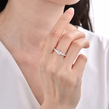 Cargar imagen en el visor de la galería, Anillo Solitario Modelo Marina en Plata 925

