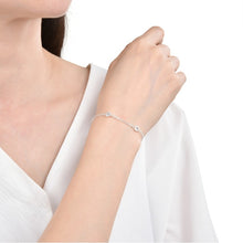 Cargar imagen en el visor de la galería, Pulsera de Corazones con Punto Luz en Plata 925
