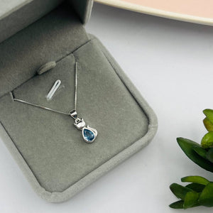 Cadena con Dije De Gato Circón Azul en Plata 925
