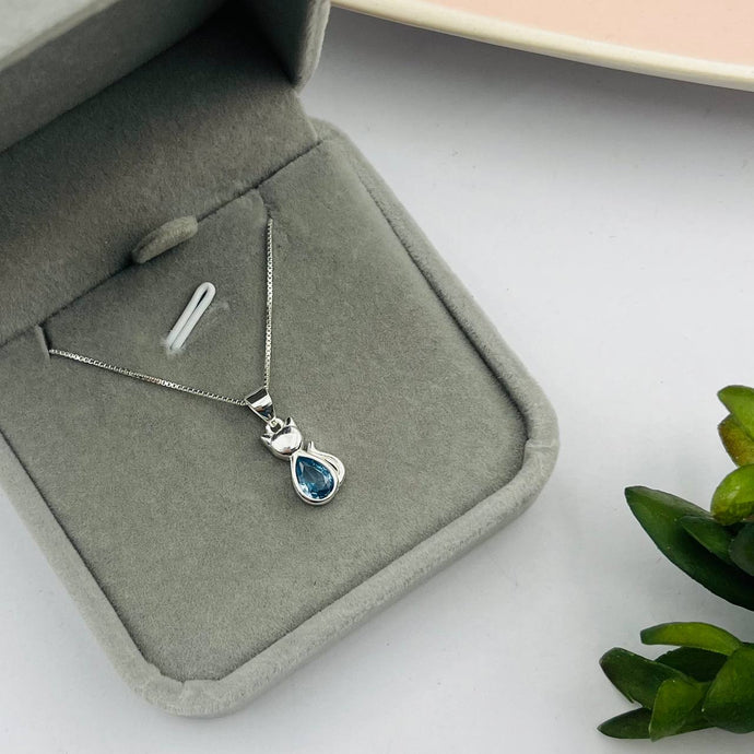 Cadena con Dije De Gato Circón Azul en Plata 925
