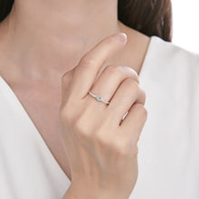 Cargar imagen en el visor de la galería, Anillo Corazon Mini con Circones en Plata 925
