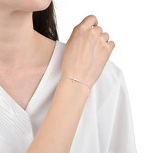 Cargar imagen en el visor de la galería, Pulsera de Dama de Cruz y Punto Luz en Plata 925

