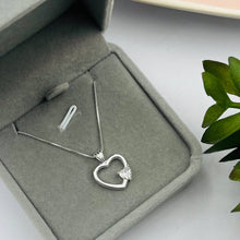 Cargar imagen en el visor de la galería, Cadena con Dije de Corazones en Plata 925
