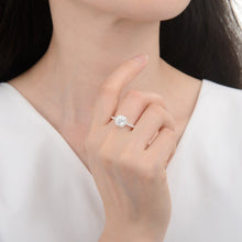 Cargar imagen en el visor de la galería, Anillo Solitario Modelo Monserrat en Plata 925
