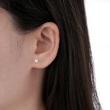 Cargar imagen en el visor de la galería, Zarcillos Circón Cuadrado 3x3mm en Plata 925
