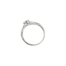 Cargar imagen en el visor de la galería, Anillo Solitario Modelo Miriam en Plata 925
