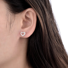 Cargar imagen en el visor de la galería, Zarcillos de Rosca de Corazón con Circones en Plata 925
